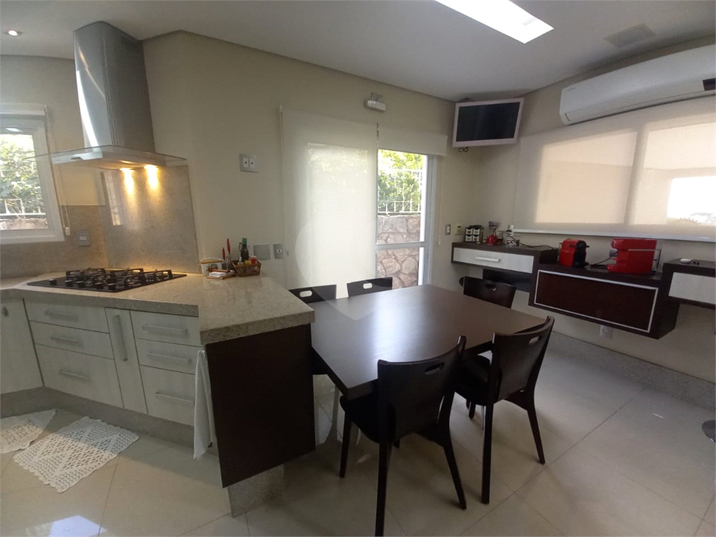 Casa à venda com 4 suítes no condomínio Alpes de Vinhedo, Vinhedo - SP