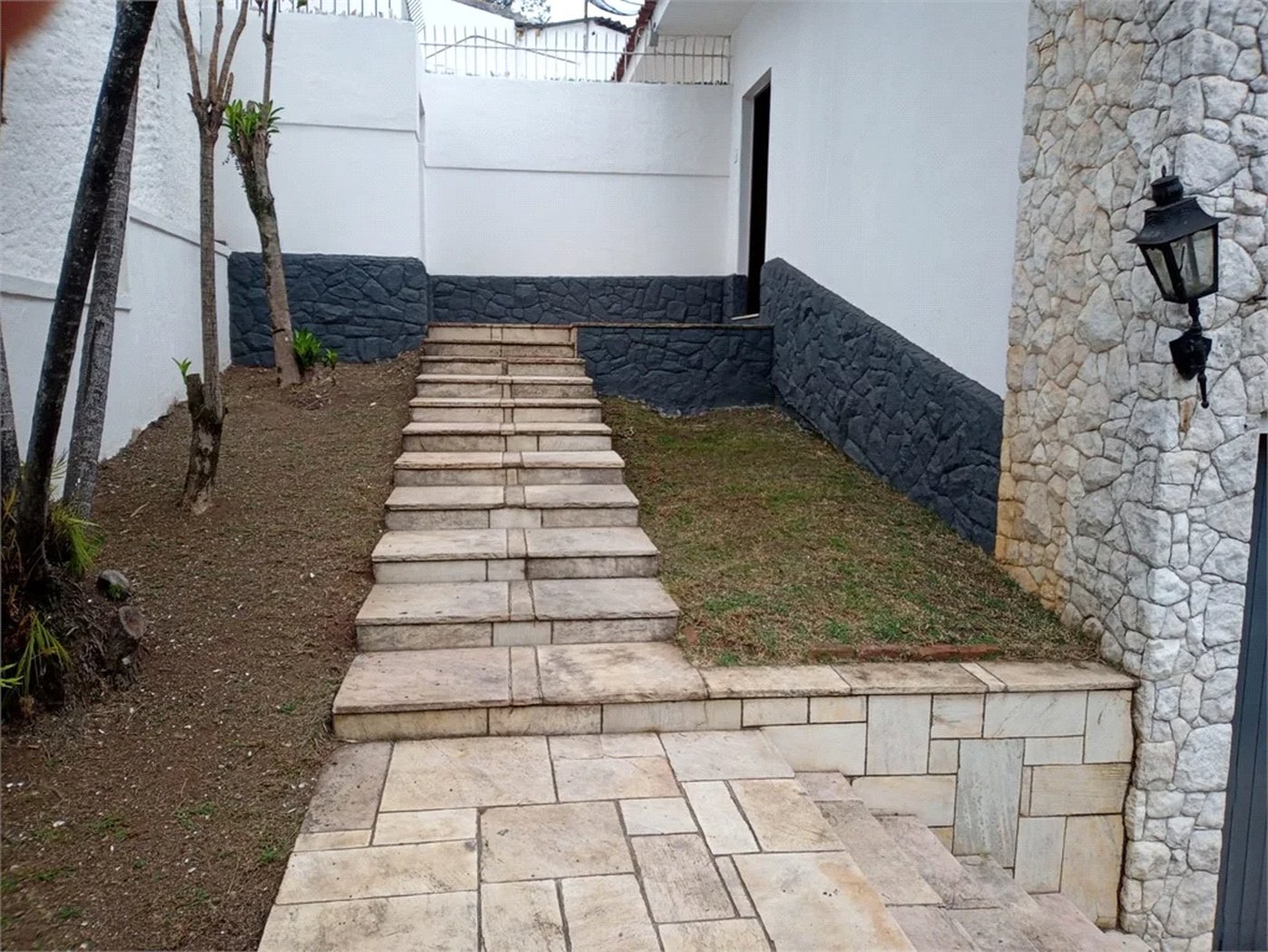 Casa Térrea à venda ou para alugar com 3 quartos, sendo 1 suíte,  em Caxingui, São Paulo, SP
