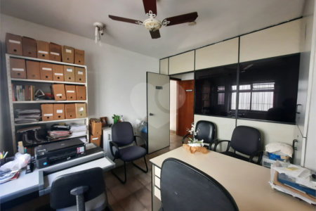 Sobrado à venda ou para alugar com 8 quartos, sendo 2 suítes, em Santo Amaro, São Paulo, SP