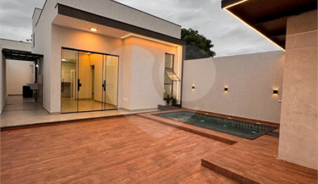 Casa à venda com 2 quartos, sendo 1 suíte,  em Guriri, Cabo Frio, RJ