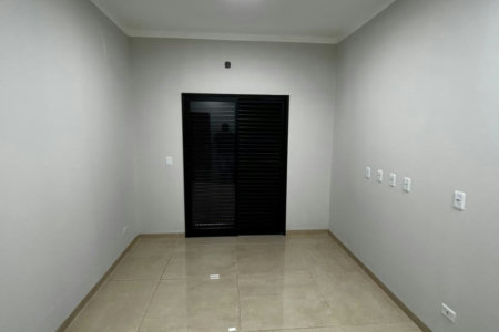 Casa à venda com 3 quartos, sendo 1 suíte,  em Três Lagoas, MS
