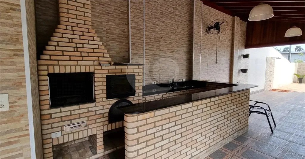 Casa à venda com 3 quartos, sendo 1 suíte, no condomínio Chácaras do Lago, Vinhedo - SP