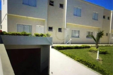 Casa à venda com 3 quartos, sendo 1 suíte, no condomínio Villaggio Portobello, São Paulo - SP