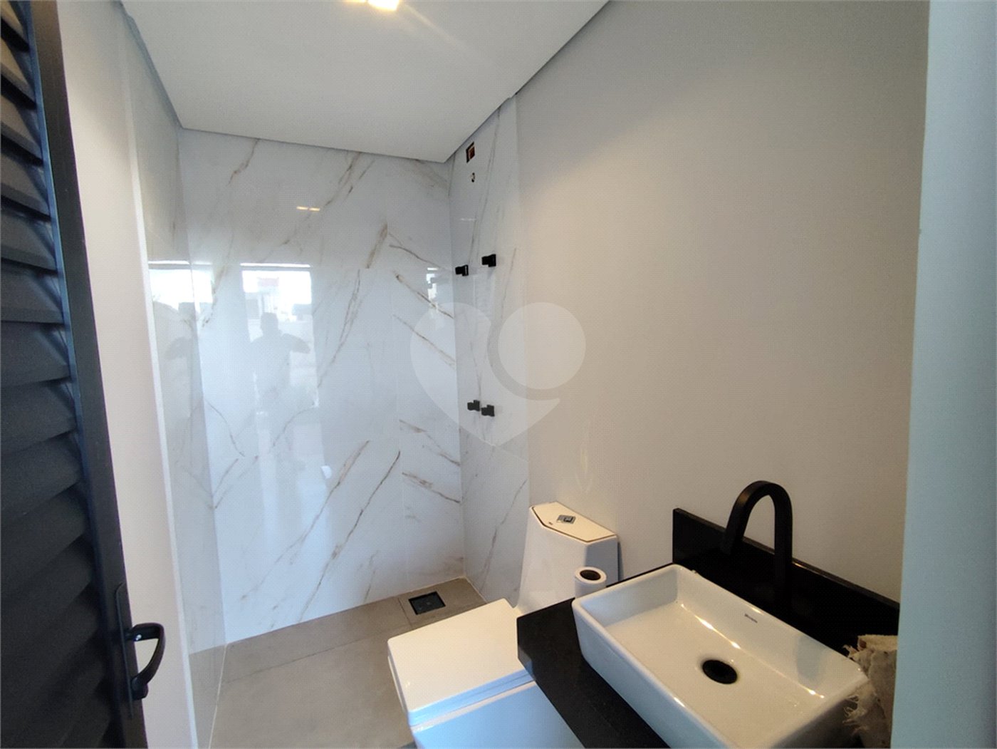 Casa à venda com 4 quartos, sendo 3 suítes,  no condomínio Residencial Golden Ville, Itapetininga - SP
