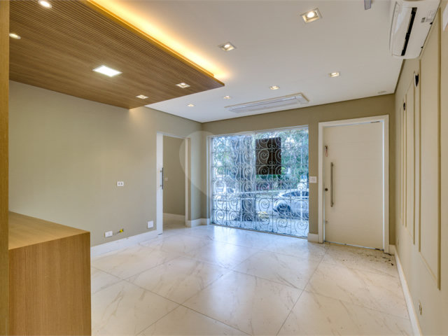 Casa à venda ou para alugar com 12 quartos, sendo 2 suítes,  em Alto da Boa Vista, São Paulo, SP