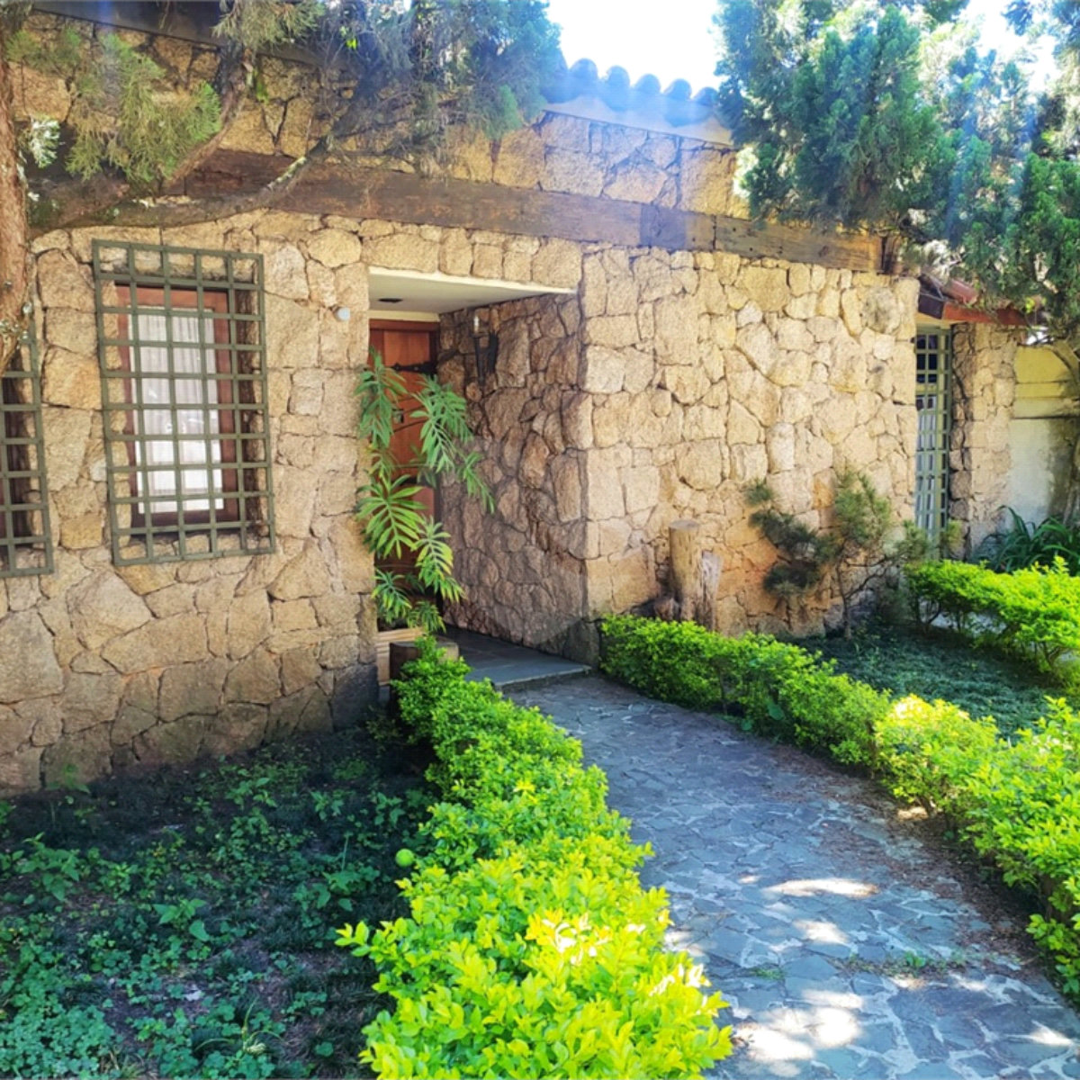 Sobrado à venda com 4 quartos, sendo 1 suíte, em Chácara Monte Alegre, São Paulo, SP