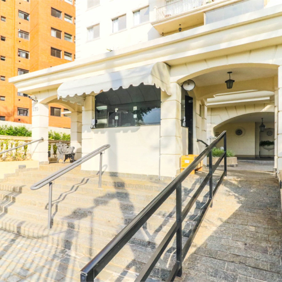 Apartamento à venda com 3 quartos, sendo 1 suíte, em Santo Amaro, São Paulo, SP