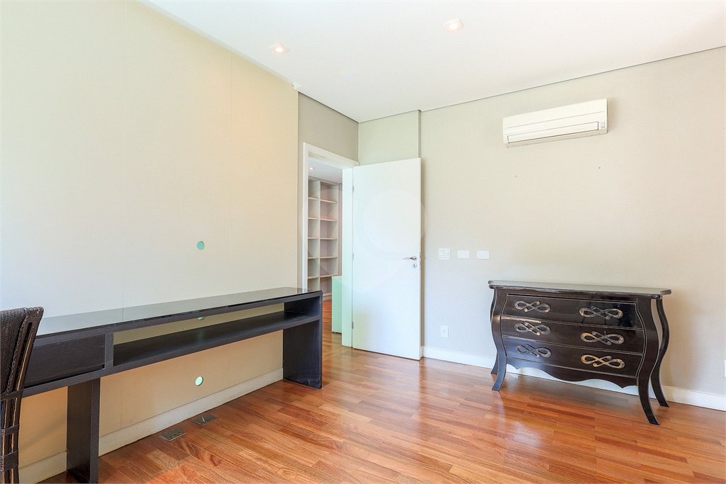 Apartamento à venda com 4 suítes,  em Jardim Paulistano, São Paulo, SP