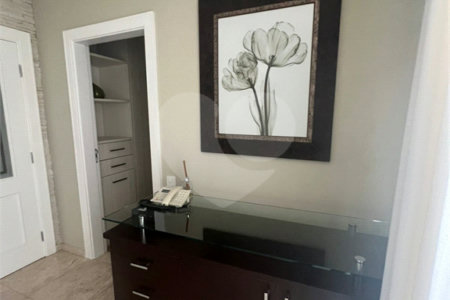 Apartamento à venda com 4 quartos, sendo 2 suítes,  em Vila Oliveira, Mogi das Cruzes, SP