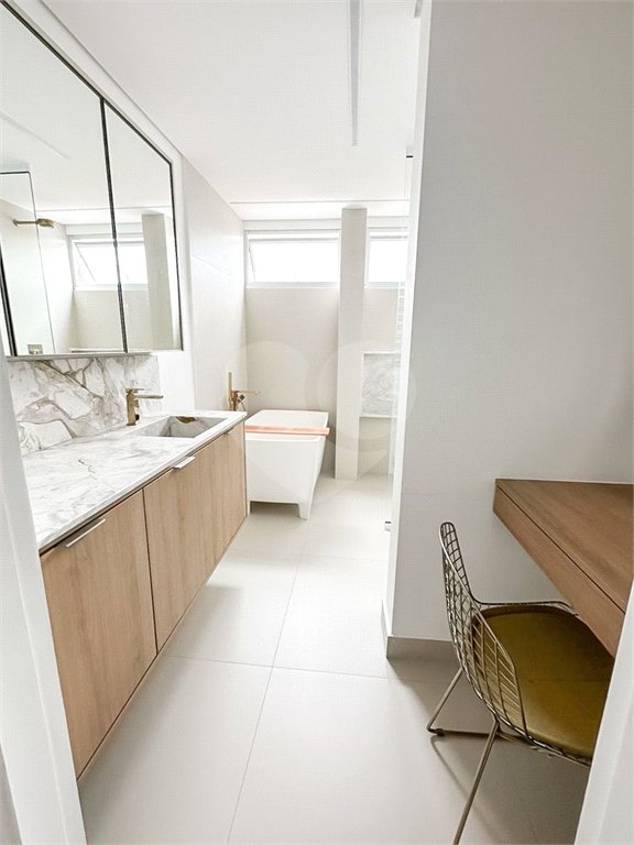 Apartamento à venda com 4 suítes em Vila Cordeiro, São Paulo, SP