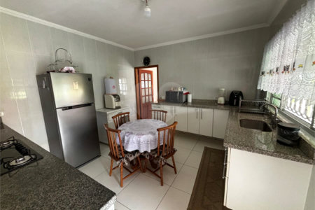 Casa à venda com 4 quartos, sendo 2 suítes, no condomínio Zuleika Jabour, Salto - SP