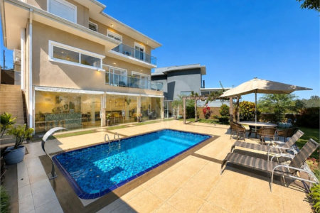 Casa à venda com 3 suítes no condomínio Golf Village, Carapicuíba - SP