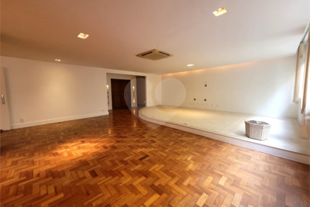 Apartamento à venda com 4 quartos, sendo 1 suíte, em Copacabana, Rio de Janeiro, RJ