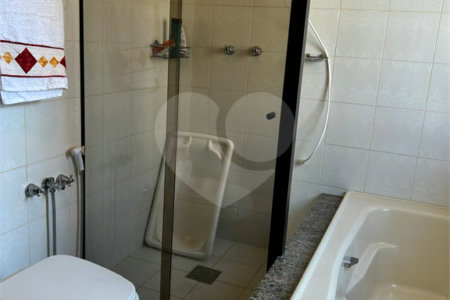 Sobrado à venda com 4 quartos, sendo 2 suítes,  em Parque Nova Suíça, Valinhos, SP
