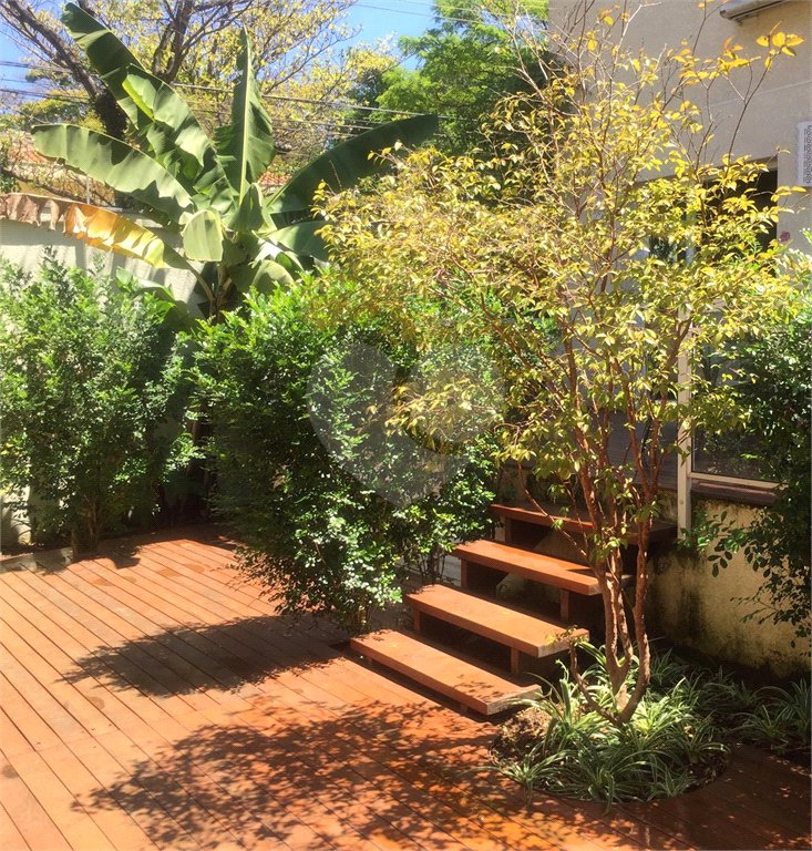 Sobrado à venda com 4 quartos, sendo 1 suíte, em Jardim Novo Mundo, São Paulo, SP