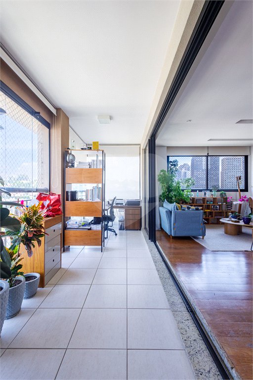 Apartamento à venda com 4 quartos, sendo 2 suítes,  em Jardim Panorama, São Paulo, SP