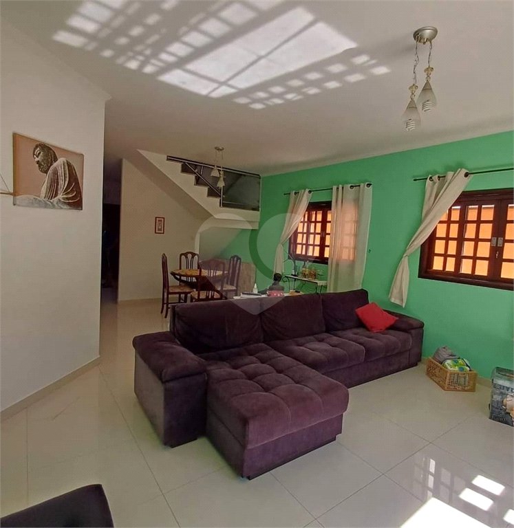 Sobrado à venda com 3 quartos, sendo 2 suítes,  em Jardim Marica, Mogi das Cruzes, SP