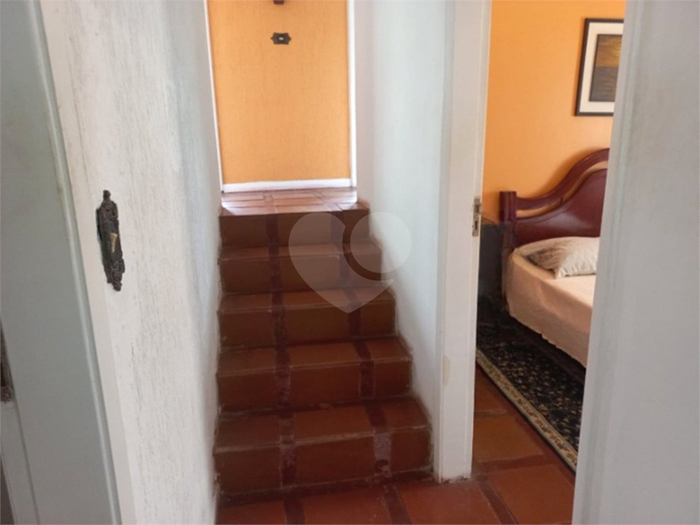 Casa à venda com 4 quartos, sendo 2 suítes, no condomínio Residencial Ypeville, Mairiporã - SP