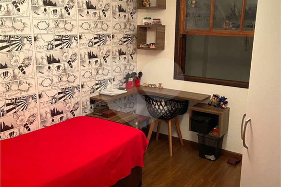 Casa à venda com 3 quartos, sendo 1 suíte, no condomínio Residencial Santa Teresinha, São Paulo - SP