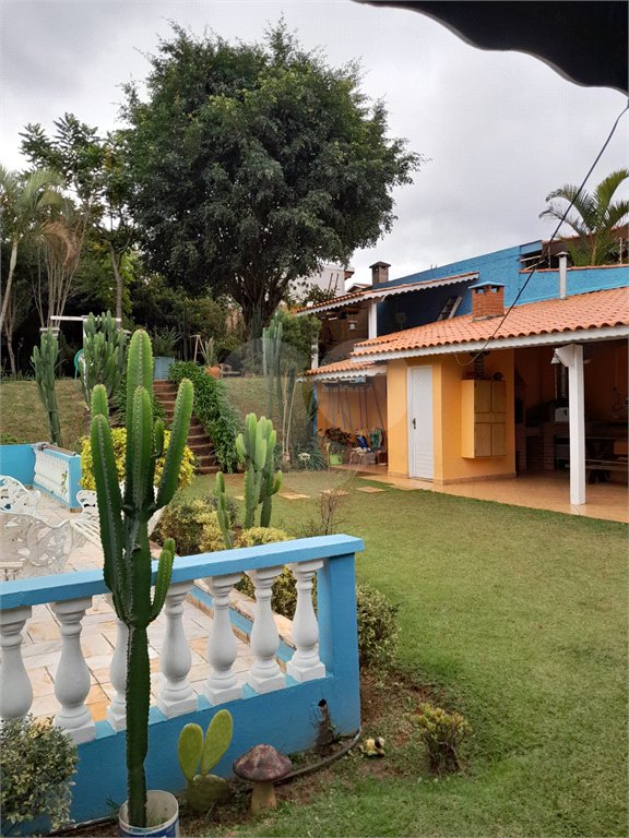 Chácara à venda com 4 quartos, sendo 1 suíte,  em Vila Dom Pedro, Atibaia, SP