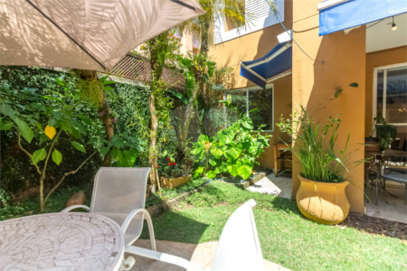 Casa à venda com 4 quartos, sendo 2 suítes, em Alto da Boa Vista, São Paulo, SP