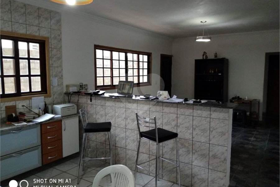 Sobrado à venda com 4 quartos, sendo 3 suítes, em Serra da Cantareira, Mairiporã, SP
