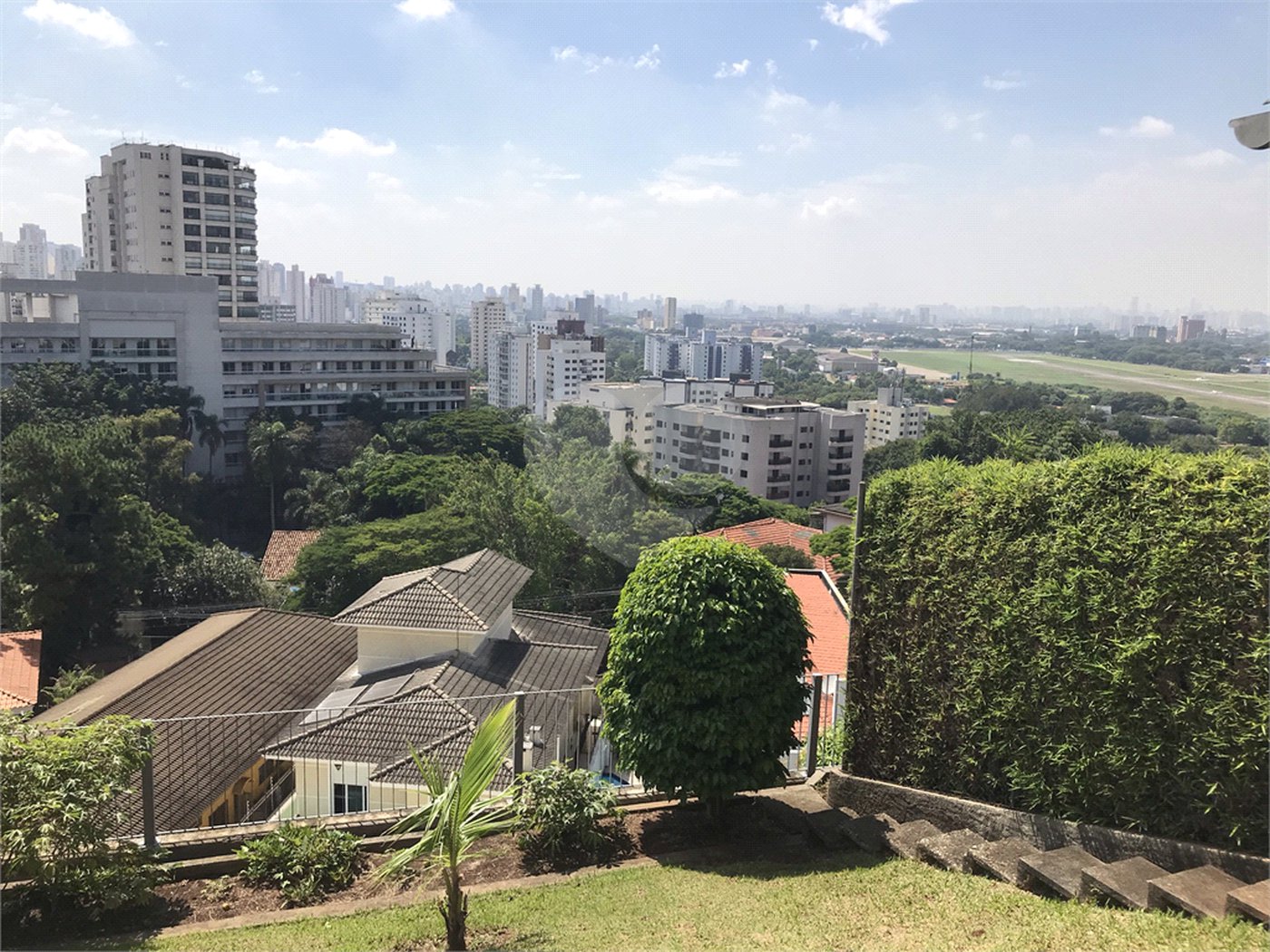 Sobrado à venda com 5 quartos, sendo 1 suíte, em Jardim São Bento, São Paulo, SP