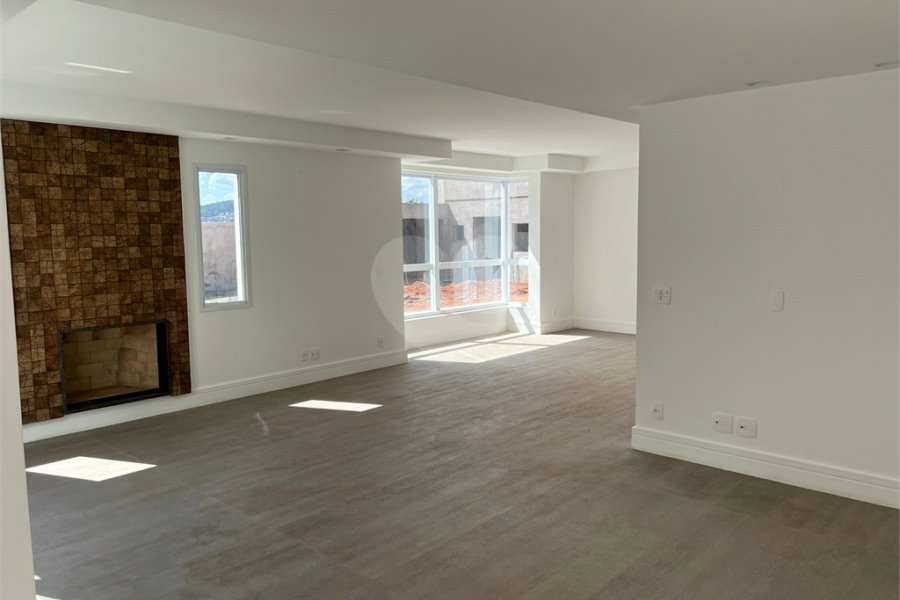 Casa à venda com 4 quartos, sendo 2 suítes, no condomínio Residencial Floresta, São Paulo - SP