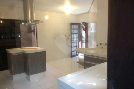Casa à venda com 4 quartos, sendo 1 suíte,  em Vila Suissa, Mogi das Cruzes, SP
