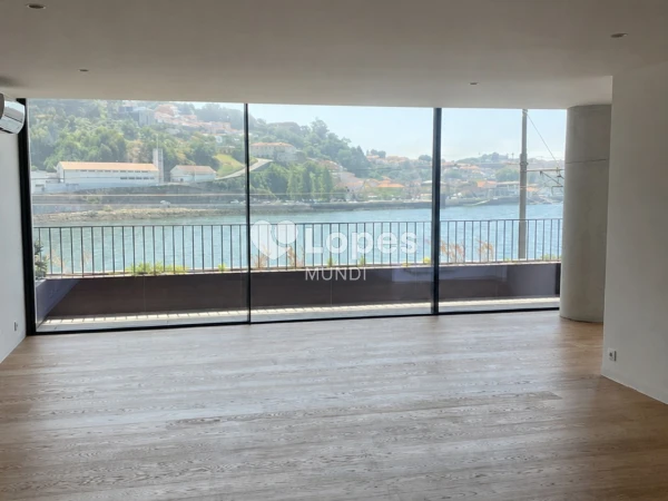 Apartamento T4 à venda em Lordelo do Ouro, Porto, Portugal – 240 m²