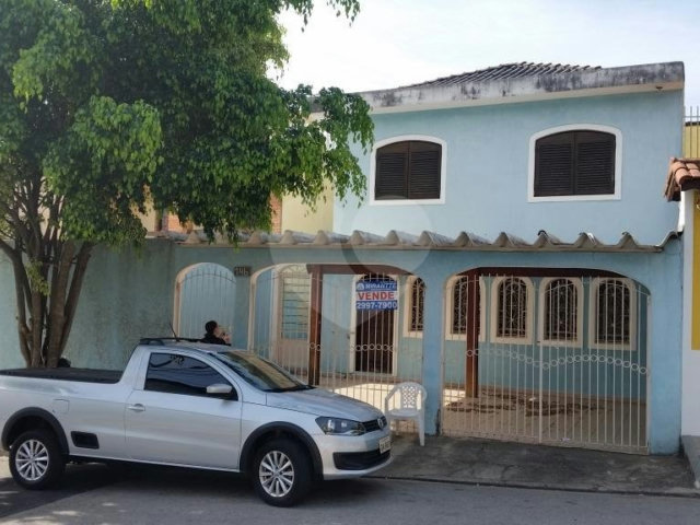 Sobrado à venda com 3 quartos, sendo 1 suíte,  em Jardim Virginia Bianca, São Paulo, SP