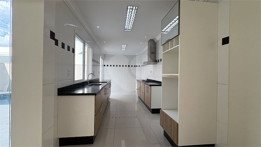 Casa à venda com 3 suítes no condomínio Belvedere II, Votorantim - SP