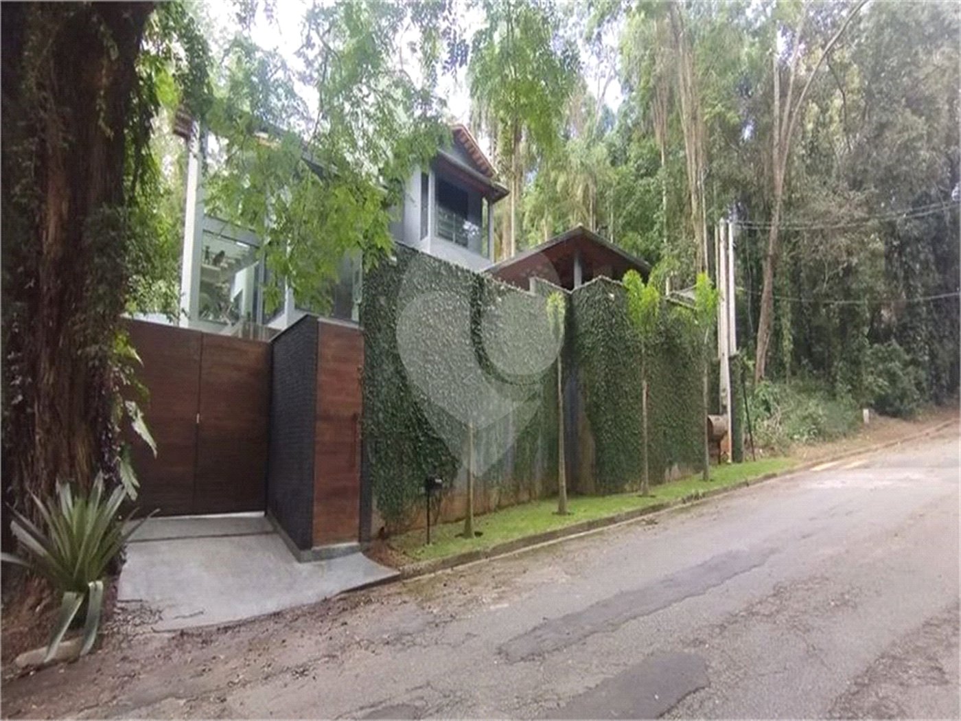 Casa à venda com 3 suítes no condomínio Sausalito, Mairiporã - SP