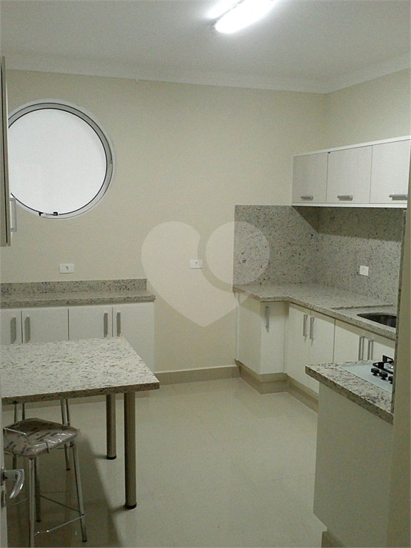 Casa à venda com 3 quartos, sendo 1 suíte, no condomínio Lago da Serra, Araçoiaba da Serra - SP