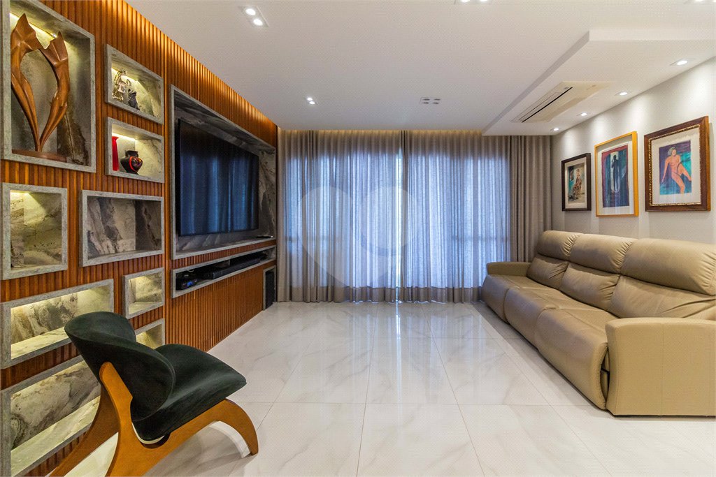 Apartamento à venda com 3 suítes em Vila Gumercindo, São Paulo, SP