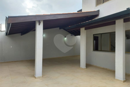 Sobrado à venda com 3 quartos, sendo 1 suíte,  em Jardim Regina, Indaiatuba, SP