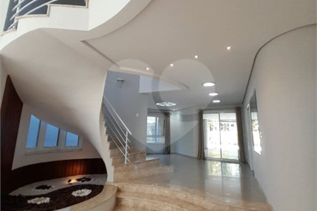 Casa à venda com 4 quartos, sendo 3 suítes, no condomínio Residencial Terras de Vinhedo, Vinhedo - SP