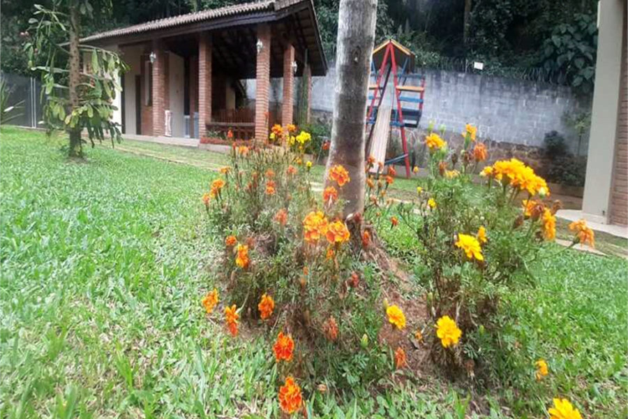 Sobrado à venda com 4 suítes em Serra da Cantareira, Mairiporã, SP
