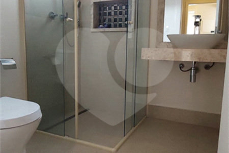 Casa à venda com 3 suítes no condomínio Figueira Garden, Atibaia - SP