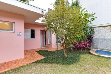 Casa à venda com 4 quartos, sendo 2 suítes,  em Alto da Boa Vista, São Paulo, SP