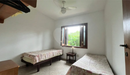 Casa à venda com 4 quartos, sendo 1 suíte,  em Maitinga, Bertioga, SP