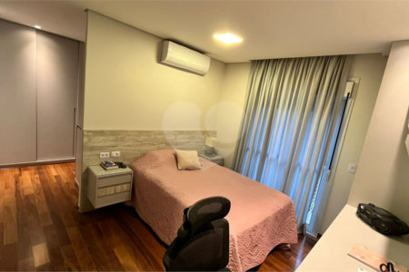 Apartamento de 176 m2 com 4 dormitórios sendo 3 suítes com 3 vagsa Condomínio Dolce Vita Avenida Lacerda Franco ,Cambuci -São Paulo