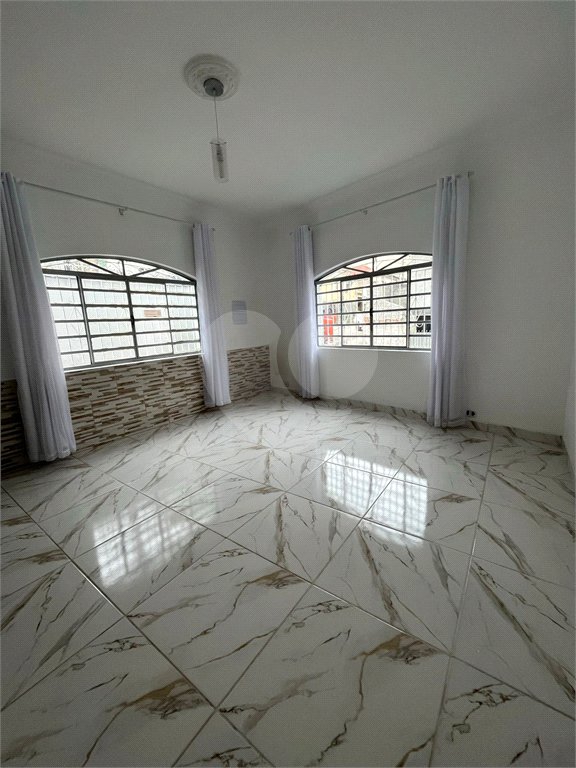 Sobrado à venda com 3 quartos em Vila Laís, São Paulo, SP