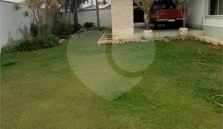 Casa à venda com 5 quartos, sendo 1 suíte, no Centro, Bom Jesus dos Perdões, SP