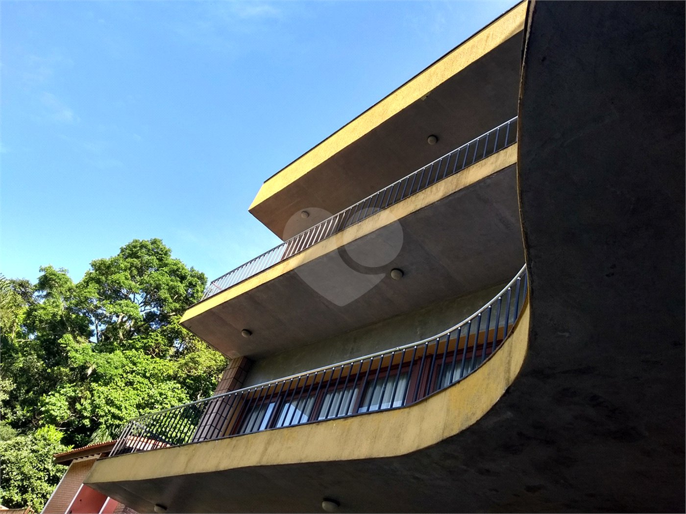 Casa à venda com 4 quartos, sendo 2 suítes, no condomínio Champs Elysees Village, Mairiporã - SP