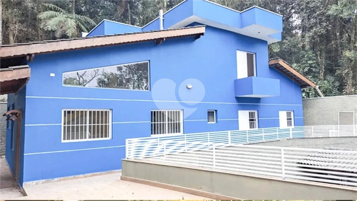 Casa à venda com 3 quartos, sendo 1 suíte, no condomínio Jardim da Montanha I, Mairiporã - SP