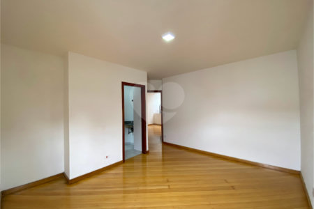 Sobrado à venda com 7 quartos, sendo 2 suítes, em Brooklin Paulista, São Paulo, SP