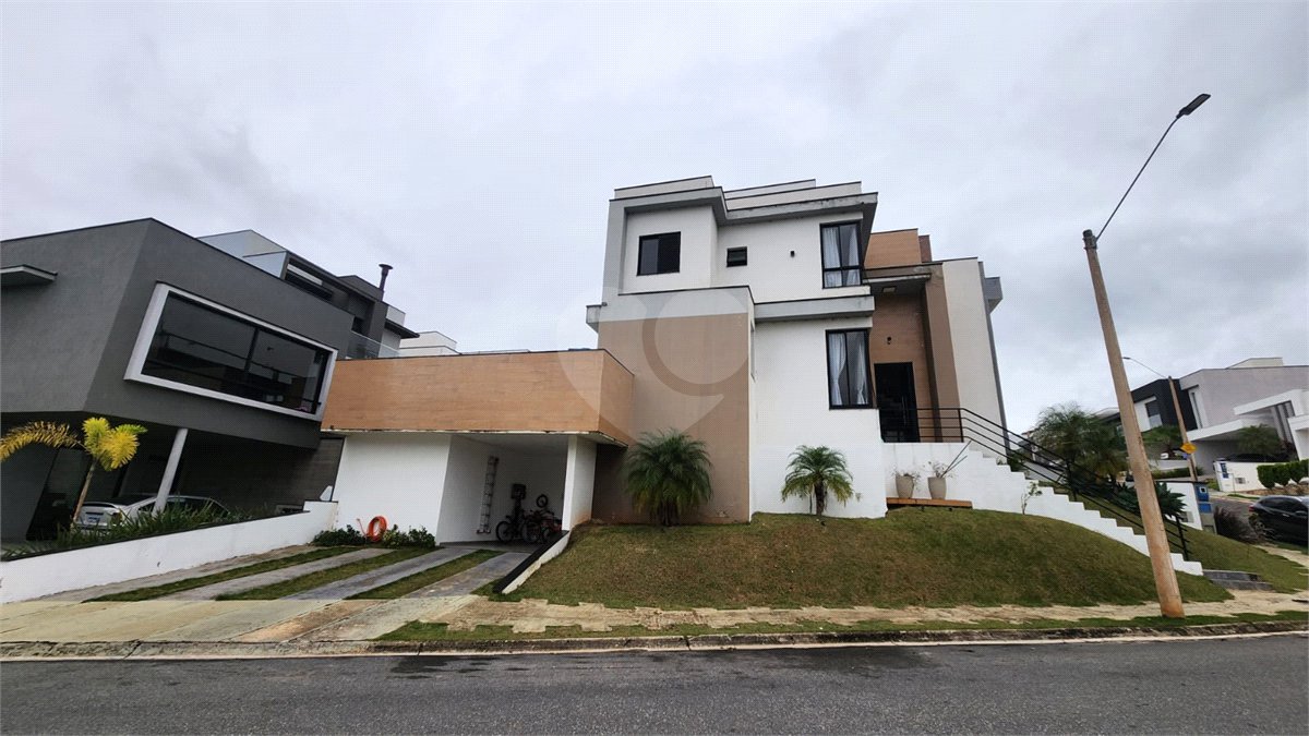 Casa à venda com 4 quartos, sendo 1 suíte, no condomínio Sun Lake, Sorocaba - SP