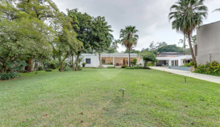 Casa Térrea à venda ou para alugar com 4 suítes em Alto da Boa Vista, São Paulo, SP