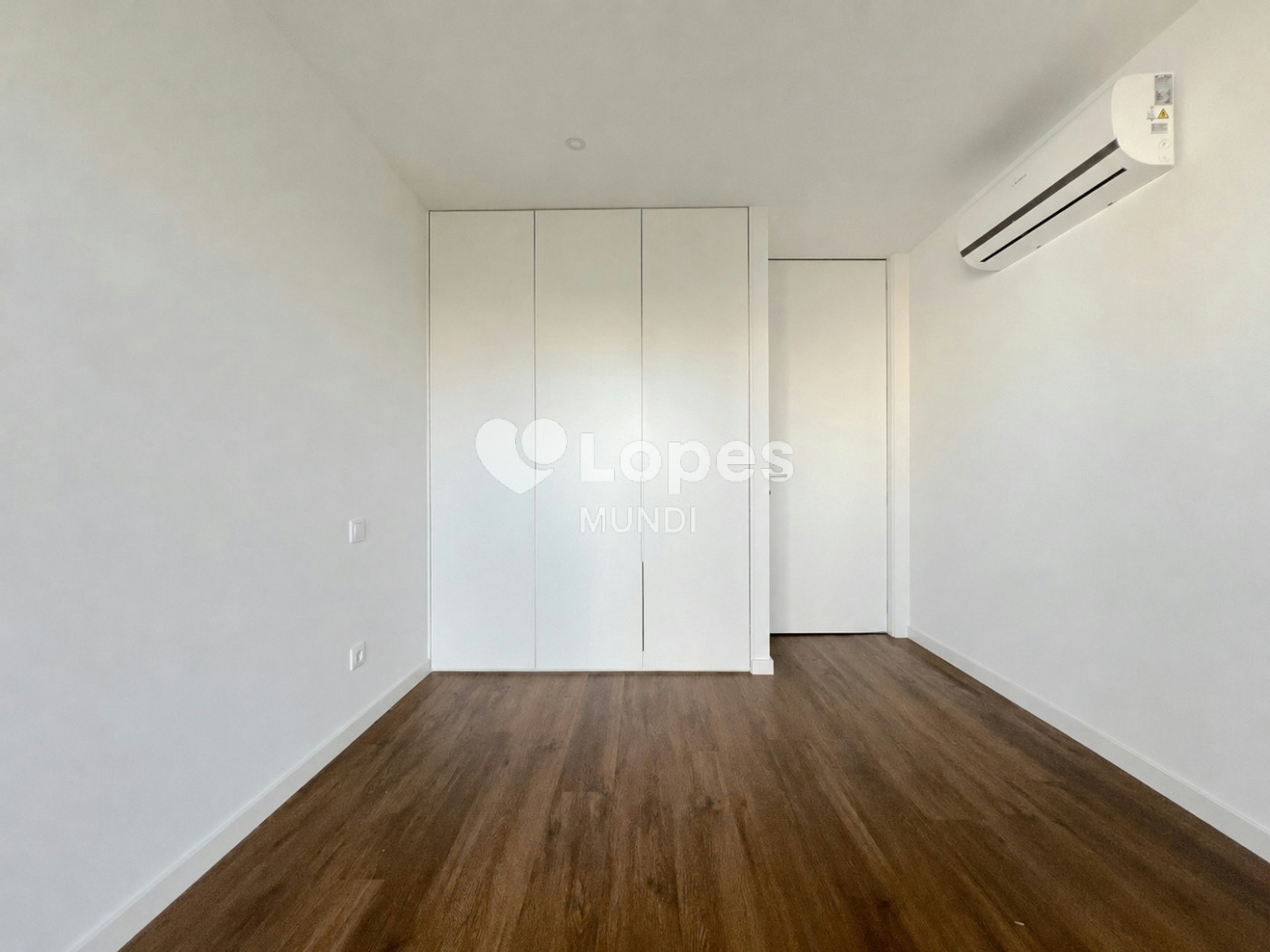 Apartamento T3 à venda em Águas Santas, Maia, Portugal – Varanda e garagem